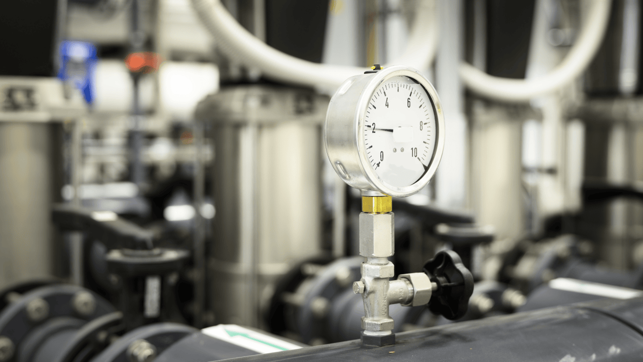 Wie lässt sich die Qualität in der Gebäudetechnik noch weiter steigern? Der Verband suissetec hat ein Online-Nachschlagewerk für Praxis-, Aus- und Weiterbildung lanciert. (Bild: suissetec)