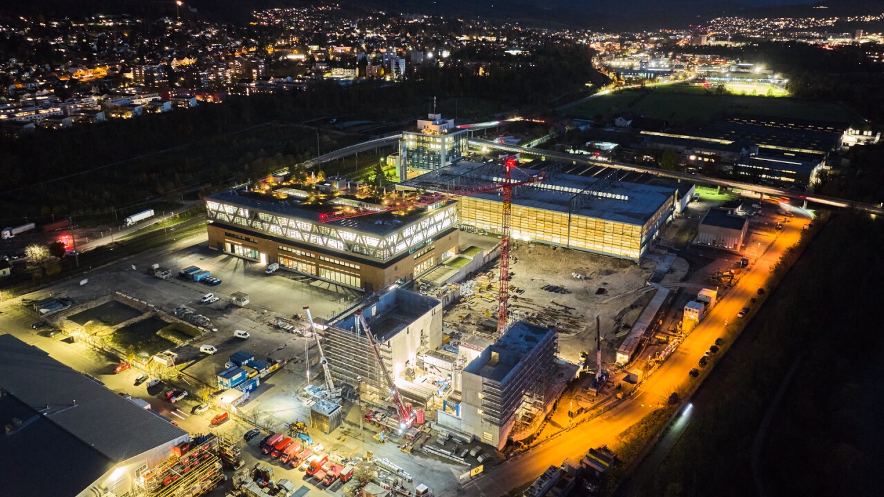 Bau der gigantischen Heizzentrale für den Wärmeverbund Birstal auf dem Campus von uptownBasel