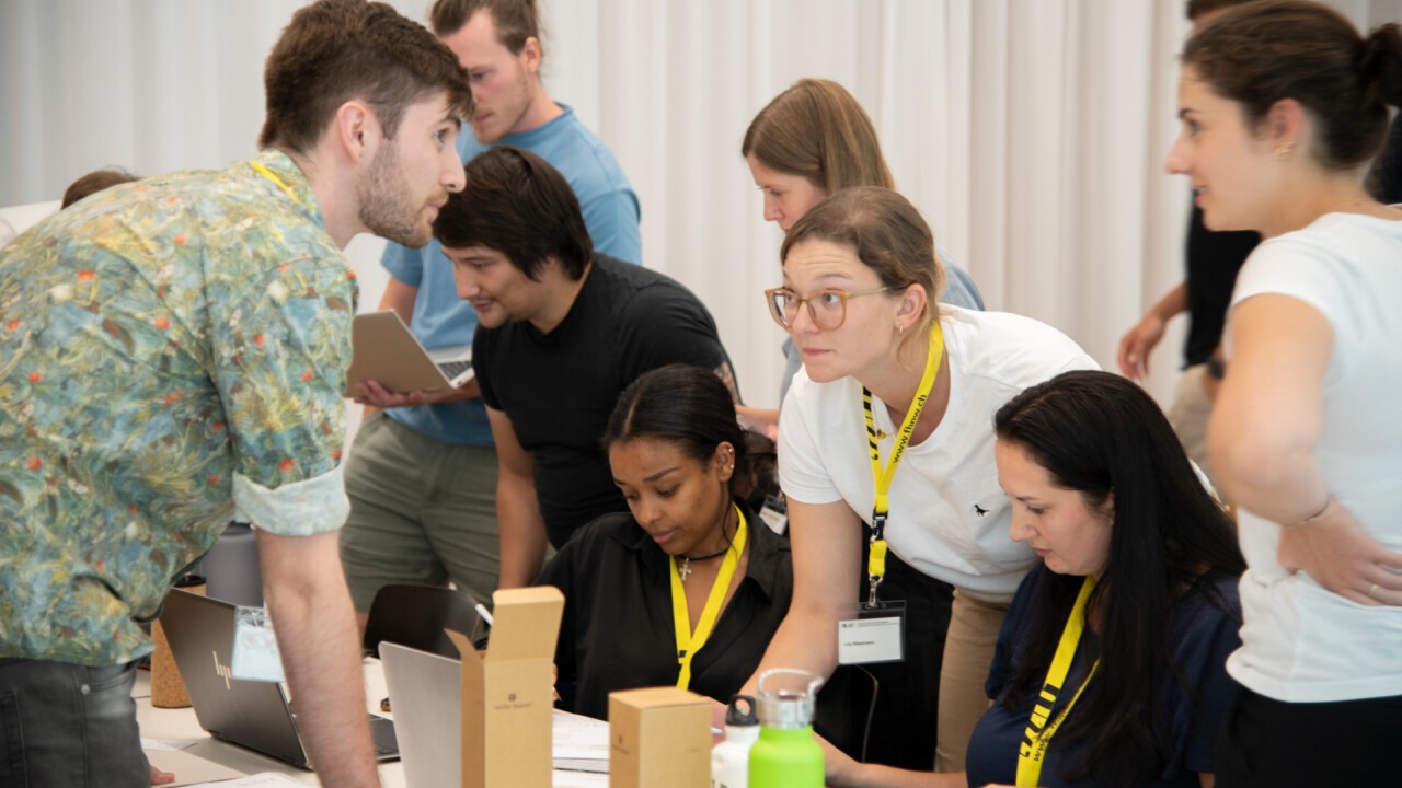 Miteinander statt nebeneinander. Studierende des MSC FHNW in VDC bei der Projektarbeit.