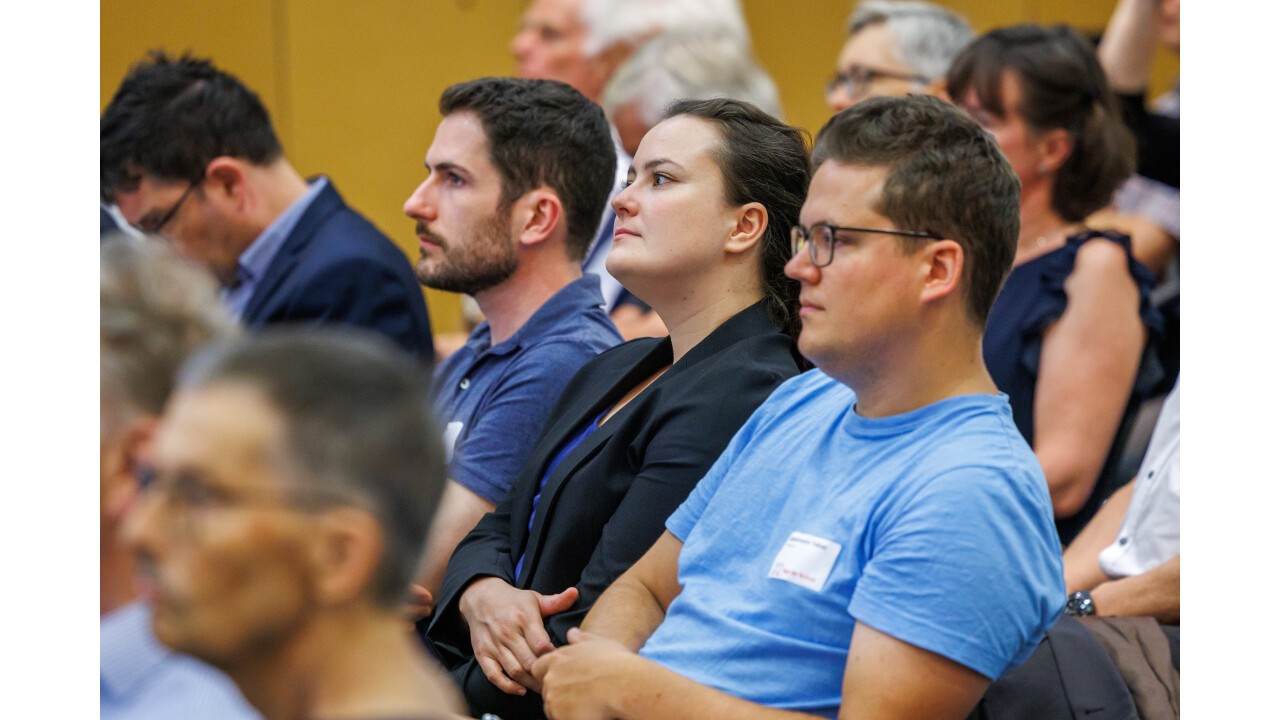 Gespanntes Publikum an den Tagen der Technik 2023 in Dübendorf.