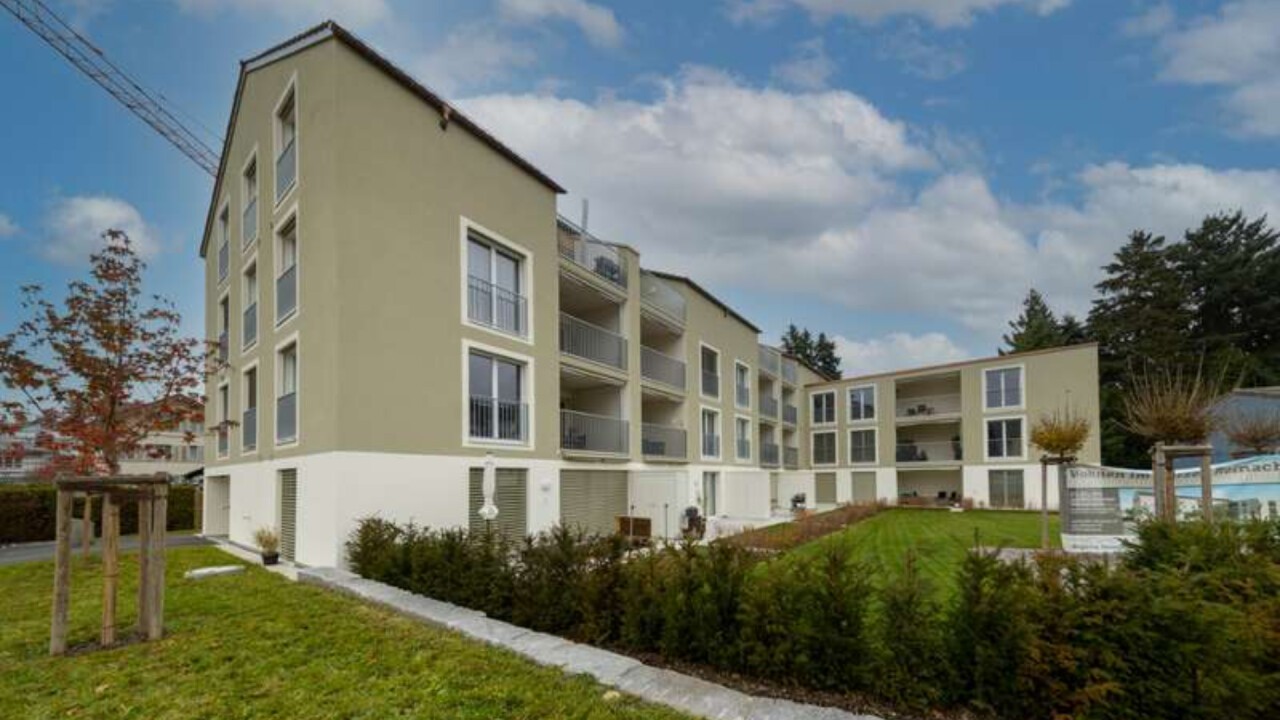 NeoVac durfte ein nach Minergie Standard zertifiziertes Mehrfamilienhaus mit 28 Mietparteien in Reinach (Kanton Aargau) fit in Sachen Energieeffizienz machen.