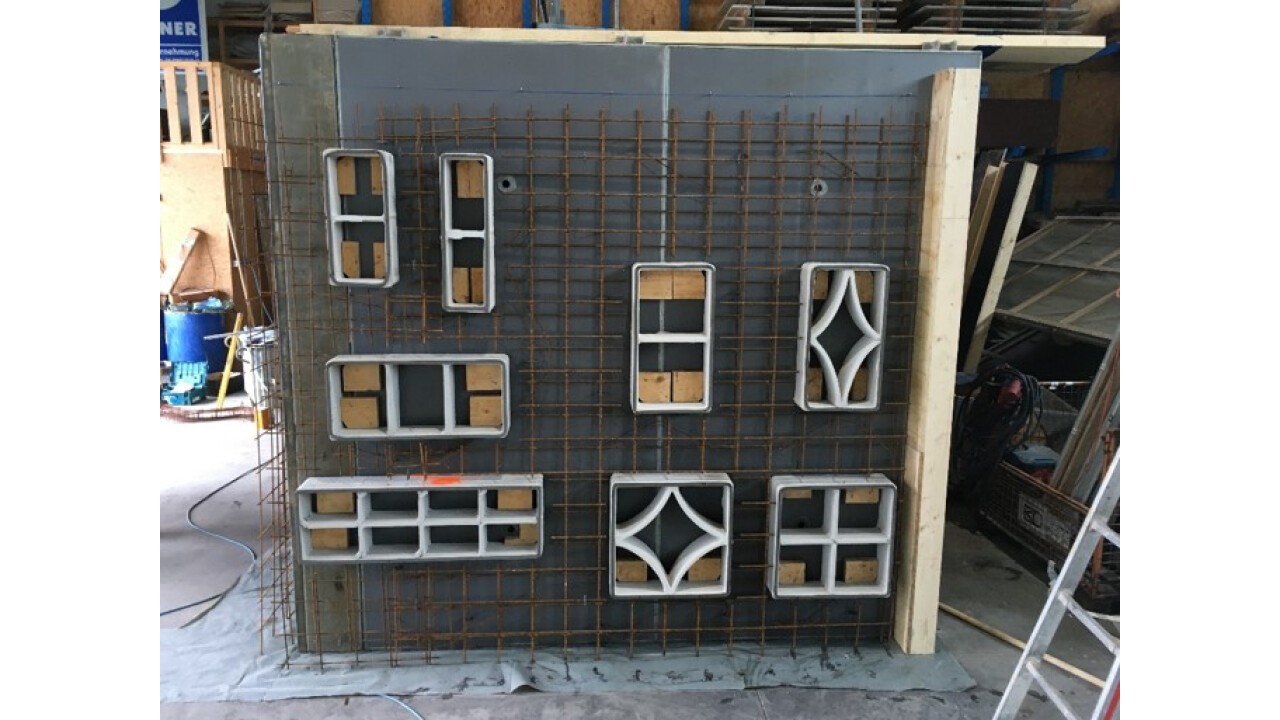 Einbau von 3D-Beton gedruckten Wandaussparungen