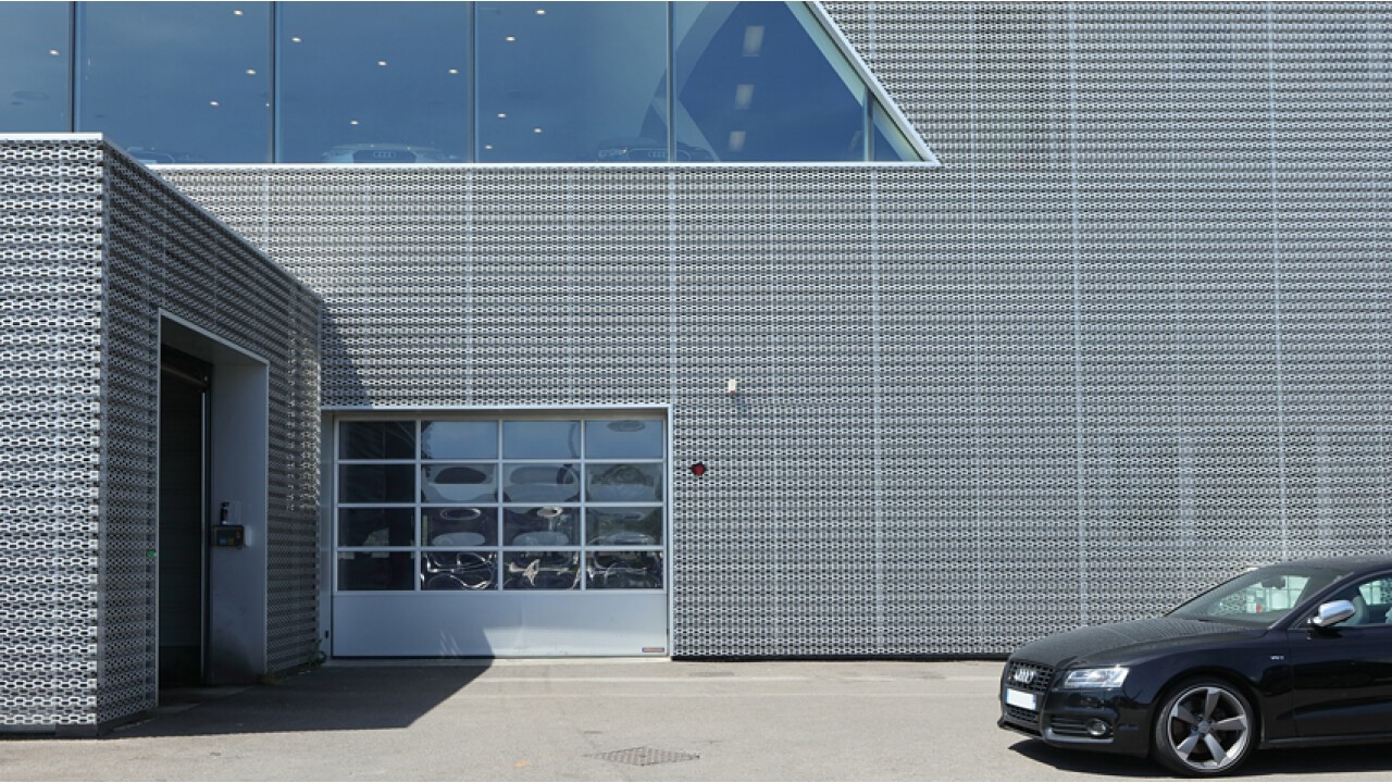 Fassade Audi Stützpunkt in Lyon, mit Verkaufsräumen und Servicebereich