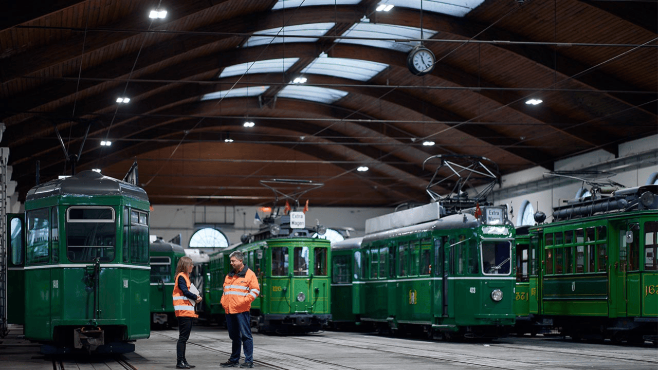 Die Basler Verkehrs-Betriebe BVB nutzen das IWB Energie-Monitoring. Damit haben sie die Kosten und die Verbräuche im Blick. (Fotos: Timo Orubolo)