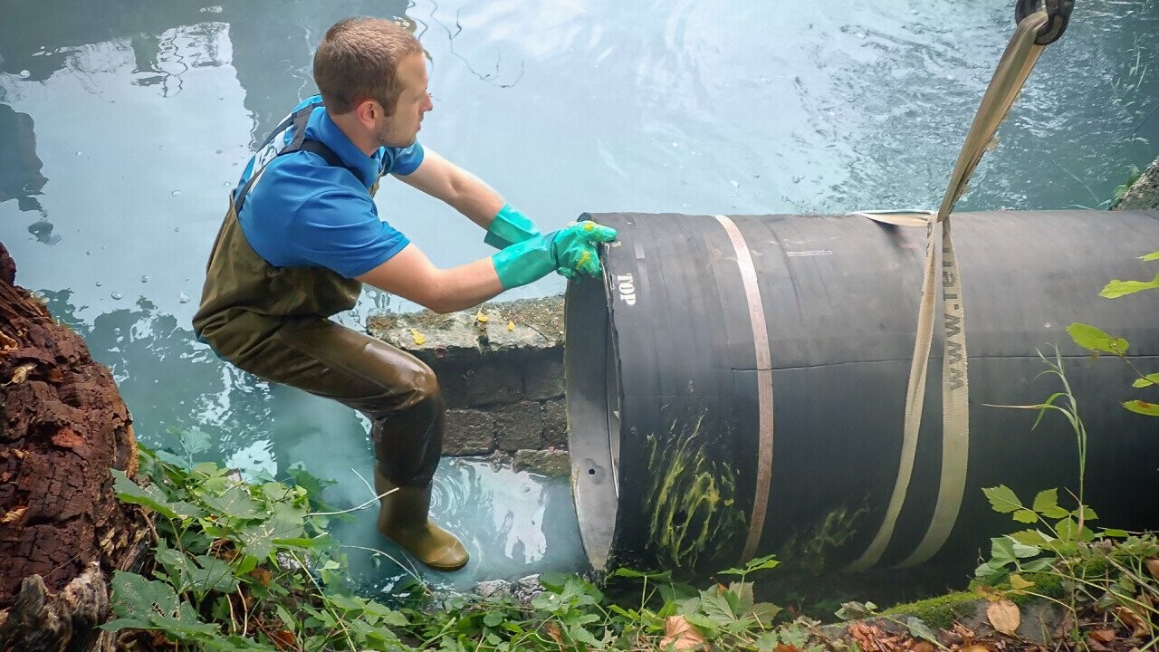 Montage d'un clapet anti-retour en XL - sortie dans la nature - protection contre les inondations 