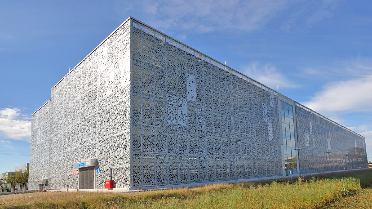 Blick von Außen auf die gut durchlüftete Fassade