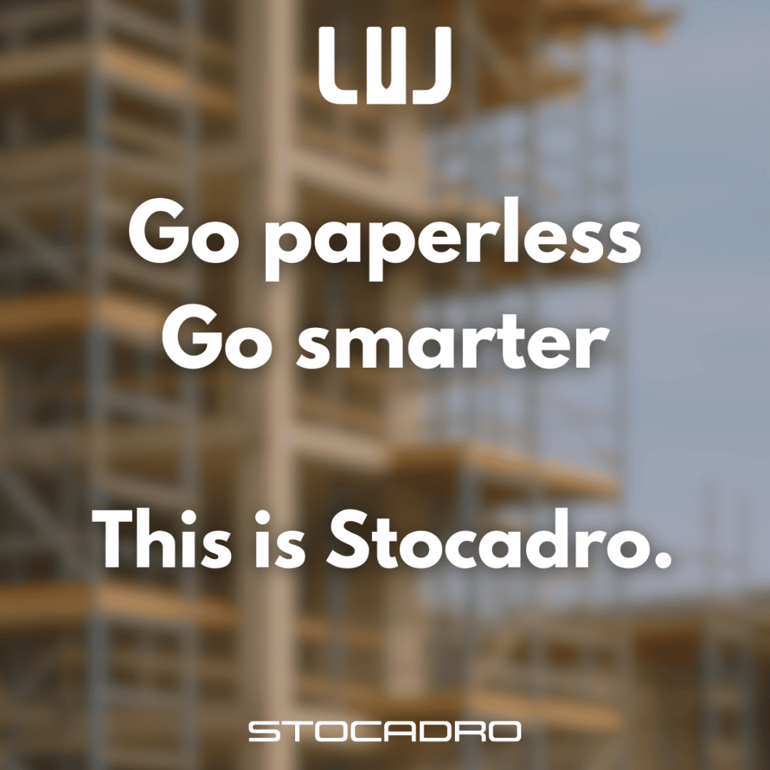 Der Text Go paperless, Go smarter, This is Stocadro. erscheint über einem unscharfen Baustellenhintergrund mit Gerüsten und dem Stocadro-Logo am oberen und unteren Rand des Bildes.