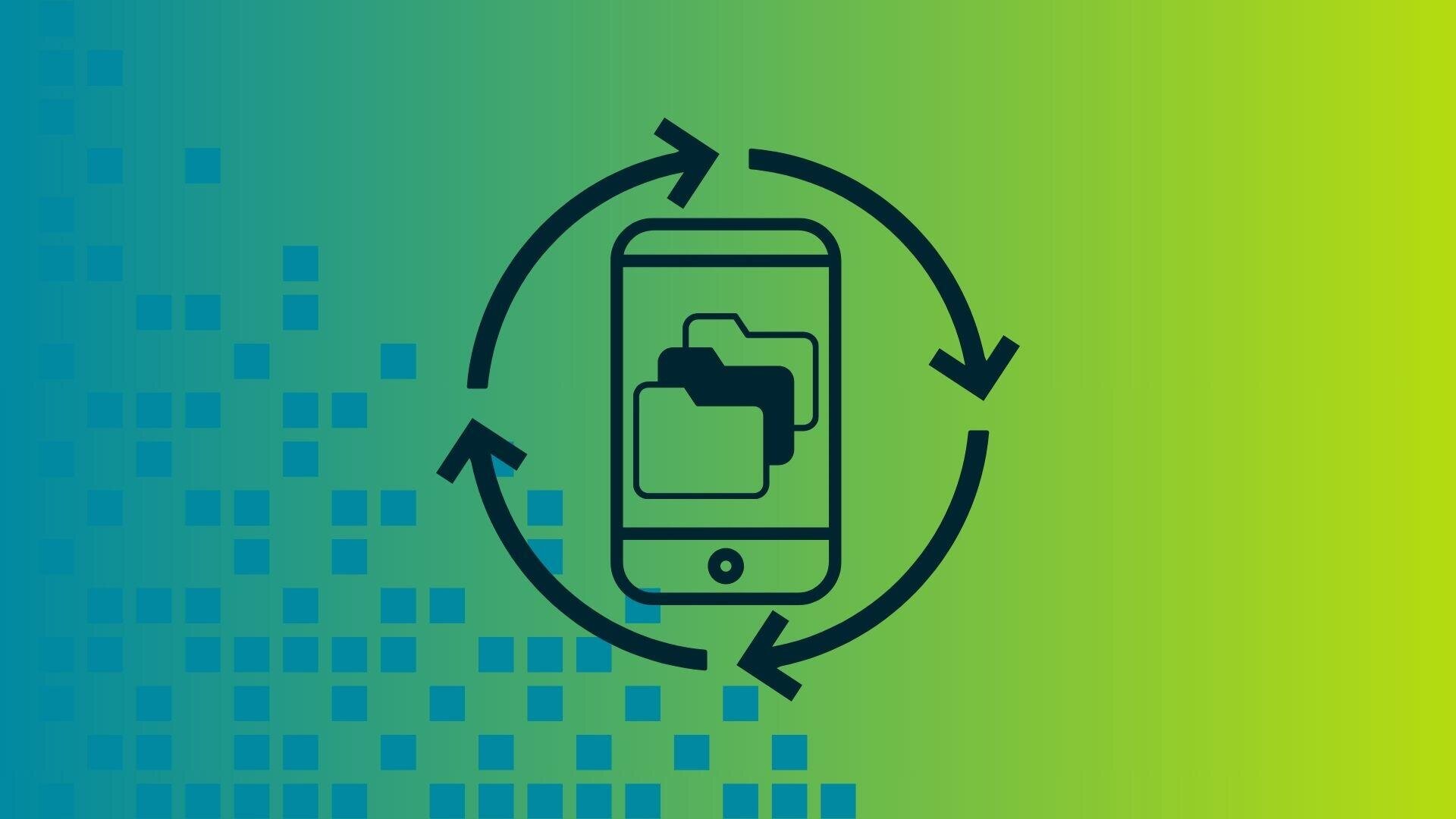 Ein Smartphone mit Ordnern auf dem Bildschirm ist von kreisförmigen Pfeilen umgeben, die die Datenübertragung oder -synchronisation auf einem Hintergrund mit blau-grünem Farbverlauf und Pixelmustern symbolisieren.