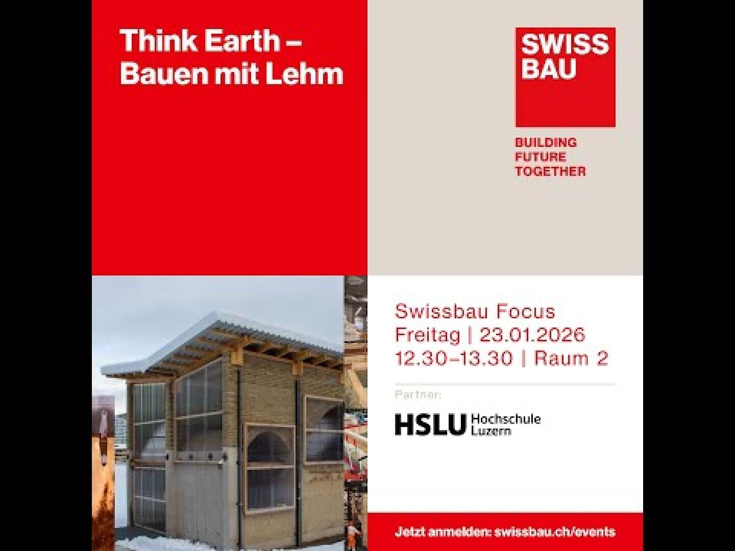 Veranstaltungsplakat für den Swissbau mit einem Foto eines Gebäudes mit Lehm- und Holzfassade bei Schneewetter. Der Text wirbt für eine Veranstaltung über Bauen mit Lehm an der HSLU am 23. Januar 2026.