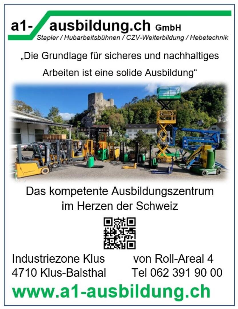 Ein Flyer für ein Schweizer Ausbildungszentrum zeigt verschiedene Industriefahrzeuge und Geräte im Freien in der Nähe eines Schlosses. Der Text enthält Kontaktdaten, eine Website und wirbt für eine solide, nachhaltige Ausbildung in der Zentralschweiz.