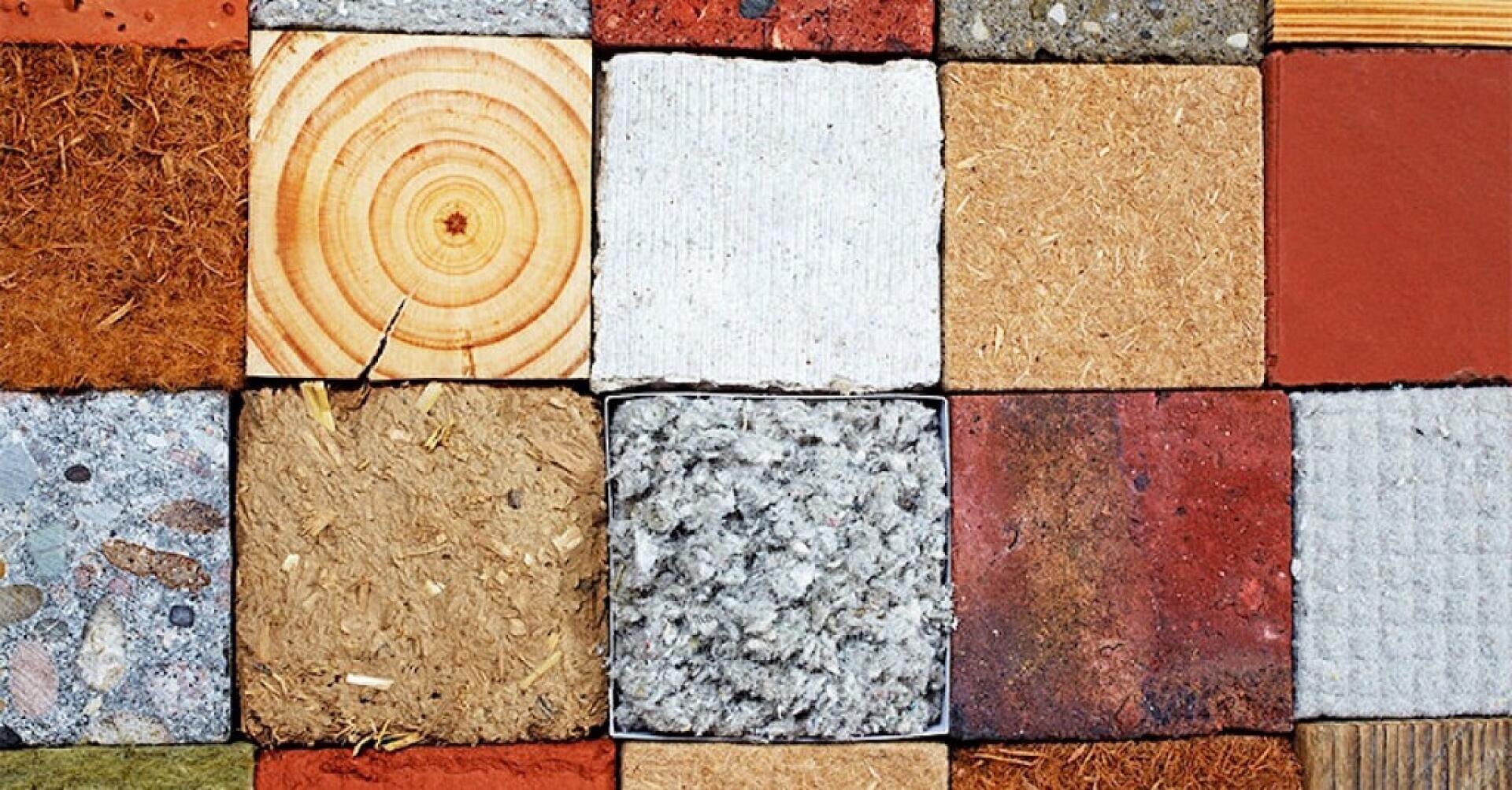 Ein Raster aus 16 quadratischen Kacheln, die jeweils aus einem anderen Baumaterial bestehen, darunter Holz, Beton, Ziegel, Kork, Faserplatten und verschiedene Verbundstoffe, die eine Reihe von Farben und Texturen zeigen.