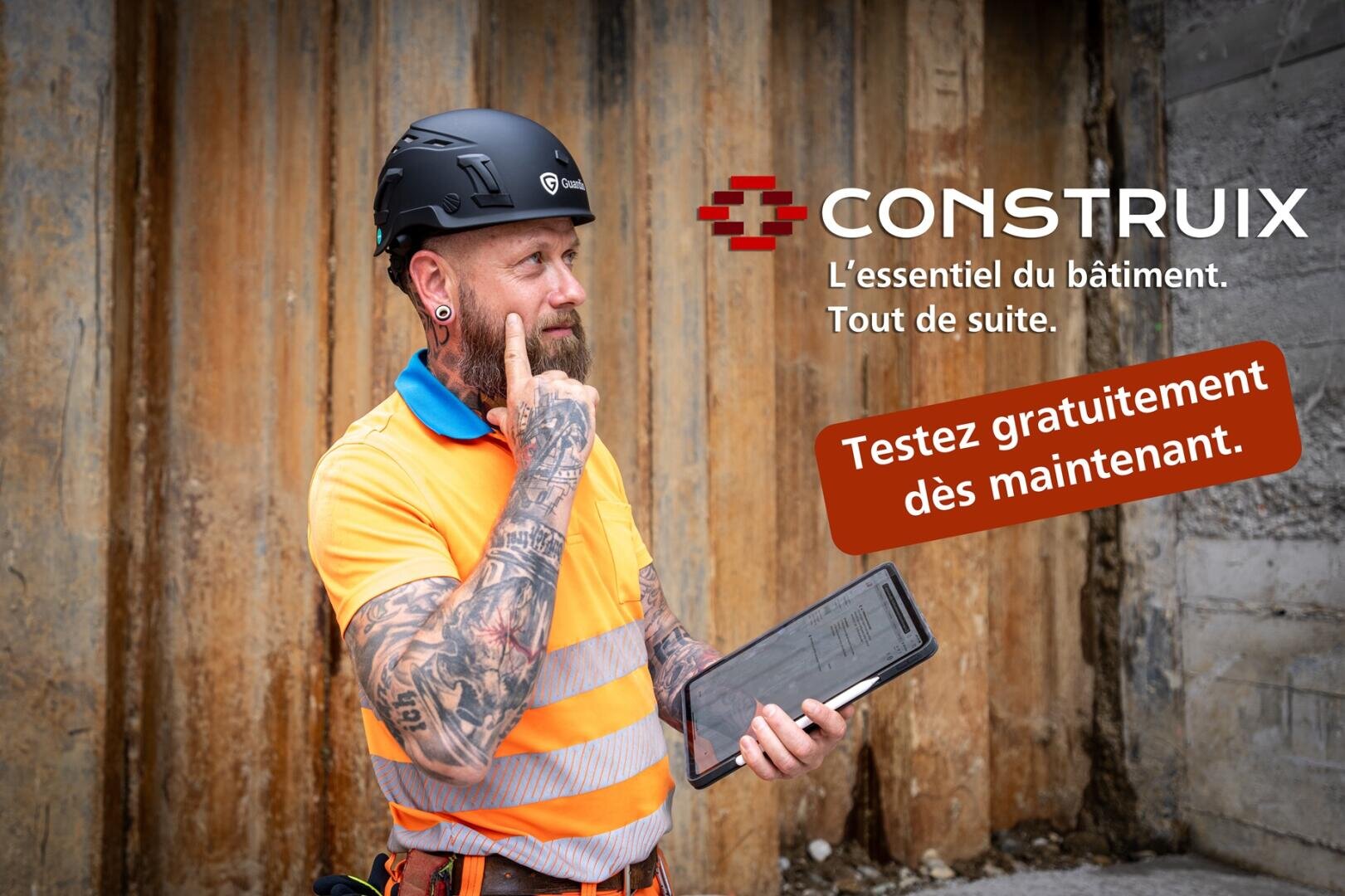 Un ouvrier du bâtiment portant un casque et un gilet de sécurité orange tient une tablette et montre son visage, debout près d'un mur en béton. L'image comporte un texte en français faisant la promotion de Construix et d'une offre d'essai gratuit.
