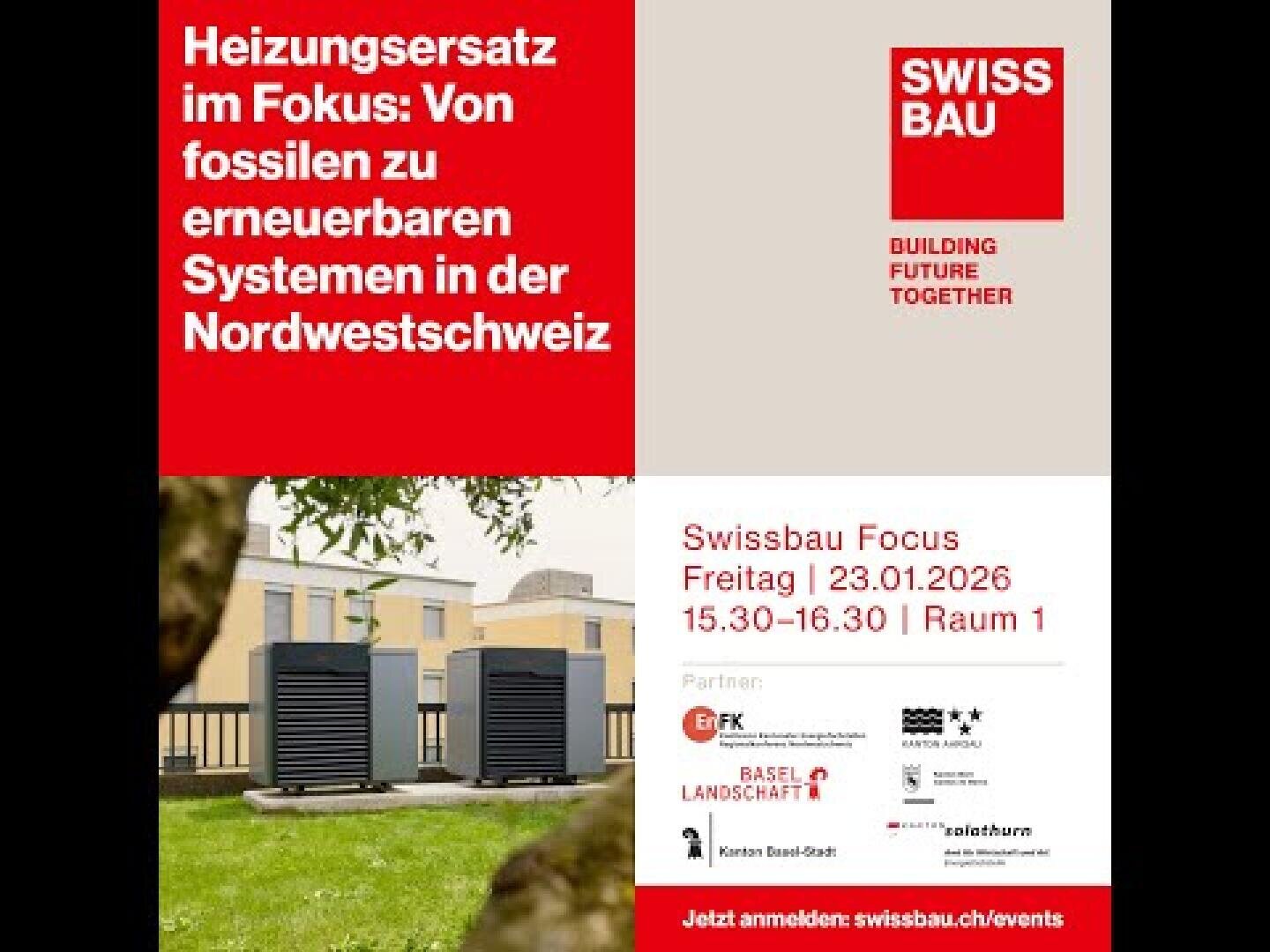 Veranstaltungsflyer für den Swissbau Focus mit Text über die Heizungsumstellung in der Nordwestschweiz, Veranstaltungshinweis für den 23. Januar 2026 und Bildern von modernen Wärmepumpenanlagen neben einem Wohnhaus.