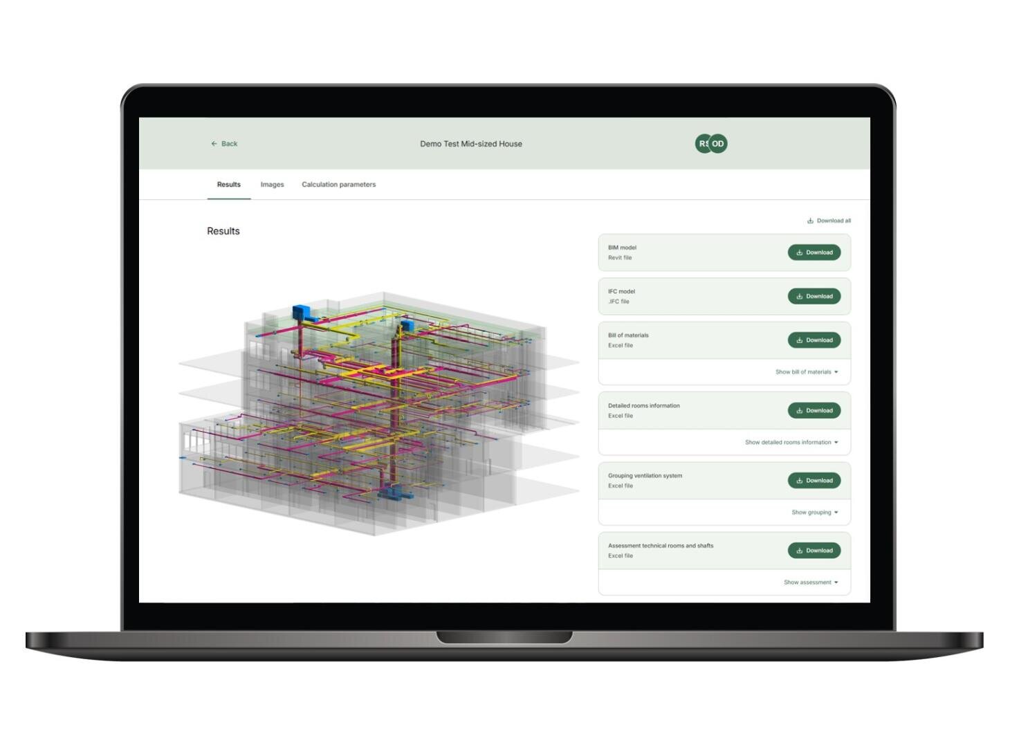Un écran d'ordinateur portable affiche un modèle d'architecture en 3D avec des tuyauteries internes et des câblages visibles, à côté d'un tableau de résultats avec des fichiers téléchargeables et des paramètres de calcul sur fond blanc.