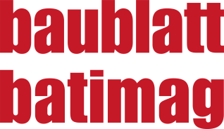 Das Bild zeigt die Worte baublatt batimag in fetten, roten Kleinbuchstaben übereinander gestapelt vor einem transparenten Hintergrund.