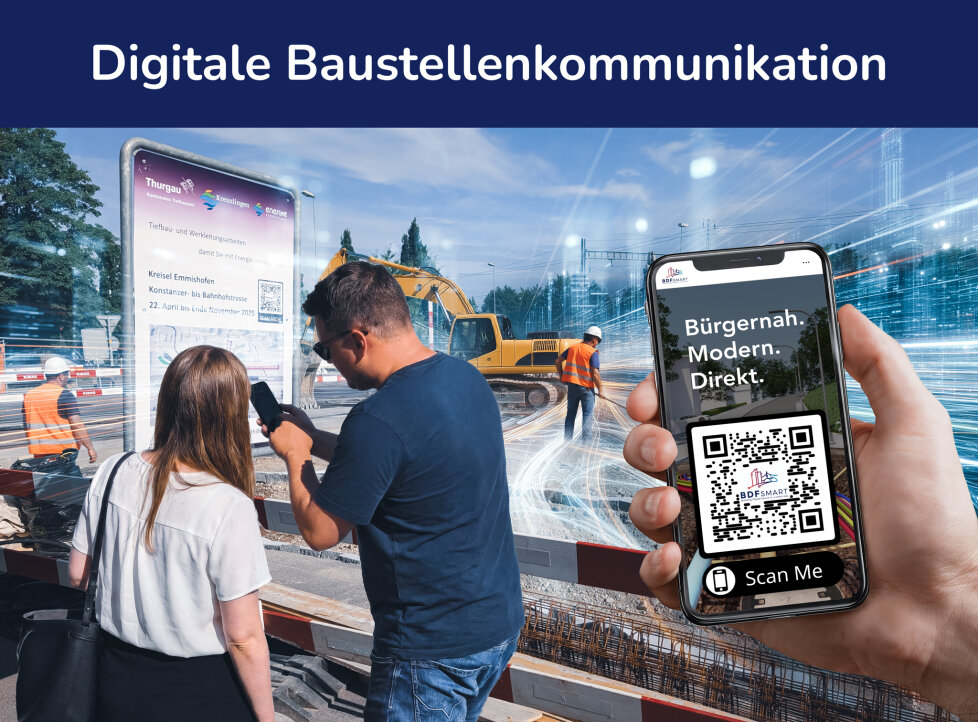 Menschen auf einer Baustelle scannen mit ihren Smartphones einen QR-Code auf einer Werbetafel. Im Vordergrund ist eine Hand zu sehen, die ein Telefon hält, das den QR-Code und die Worte Bürgernah anzeigt. Modern. Direkt.