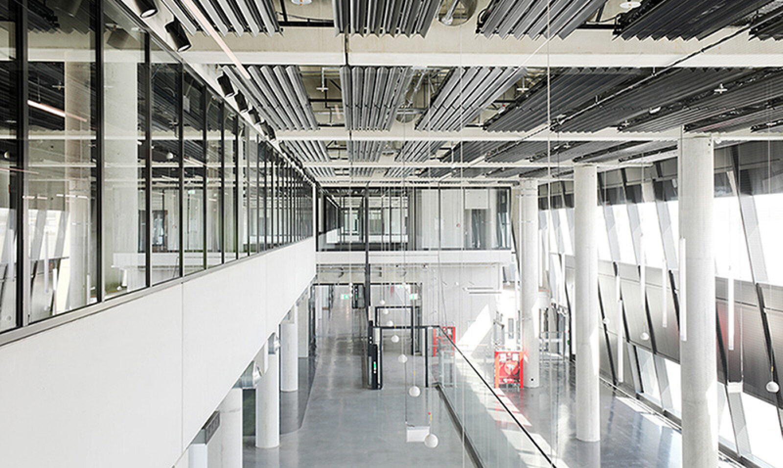 Die Architektur des neuen Terminals besticht durch einen modernen Raumeindruck und viel Glas.